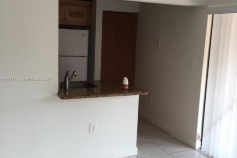 Townhouse in Miami, Florida 3 bedrooms, 100.61 sq.m. № 2003263 - photo 13
