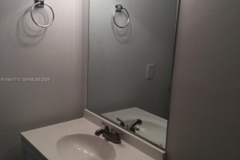 Townhouse in Miami, Florida 3 bedrooms, 100.61 sq.m. № 2003263 - photo 17