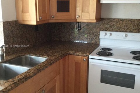 Townhouse in Miami, Florida 3 bedrooms, 100.61 sq.m. № 2003263 - photo 2