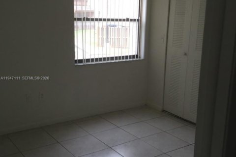 Townhouse in Miami, Florida 3 bedrooms, 100.61 sq.m. № 2003263 - photo 11