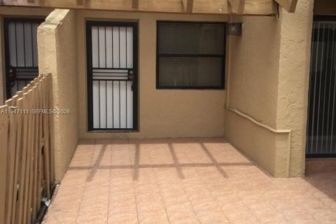 Townhouse in Miami, Florida 3 bedrooms, 100.61 sq.m. № 2003263 - photo 5
