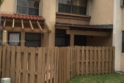 Townhouse in Miami, Florida 3 bedrooms, 100.61 sq.m. № 2003263 - photo 3