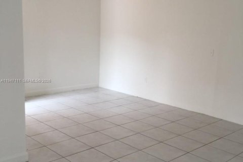 Townhouse in Miami, Florida 3 bedrooms, 100.61 sq.m. № 2003263 - photo 7