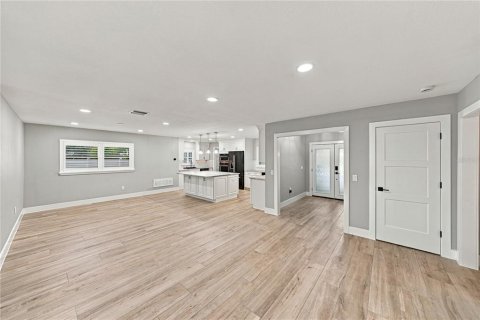 Casa en venta en Tampa, Florida, 3 dormitorios, 189.71 m2 № 2377603 - foto 12