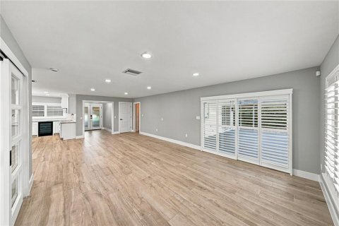 Casa en venta en Tampa, Florida, 3 dormitorios, 189.71 m2 № 2377603 - foto 10