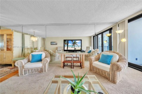 Copropriété à vendre à Hollywood, Floride: 1 chambre, 92.9 m2 № 1995012 - photo 2