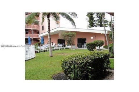 Condominio en alquiler en Hallandale Beach, Florida, 2 dormitorios, 102.19 m2 № 1920888 - foto 13
