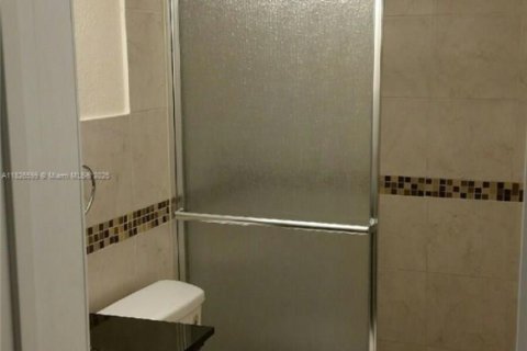 Copropriété à louer à Hallandale Beach, Floride: 2 chambres, 102.19 m2 № 1920888 - photo 6
