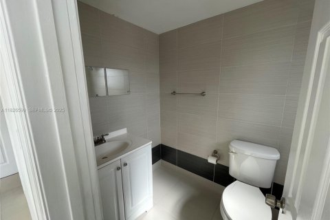 Condominio en alquiler en Hallandale Beach, Florida, 2 dormitorios, 102.19 m2 № 1920888 - foto 21