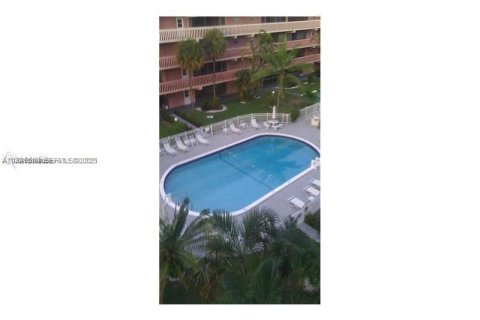 Condominio en alquiler en Hallandale Beach, Florida, 2 dormitorios, 102.19 m2 № 1920888 - foto 24