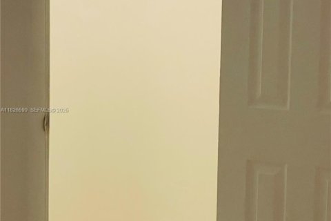 Condominio en alquiler en Hallandale Beach, Florida, 2 dormitorios, 102.19 m2 № 1920888 - foto 20