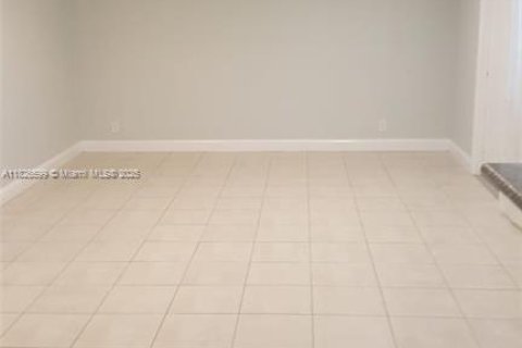 Copropriété à louer à Hallandale Beach, Floride: 2 chambres, 102.19 m2 № 1920888 - photo 11