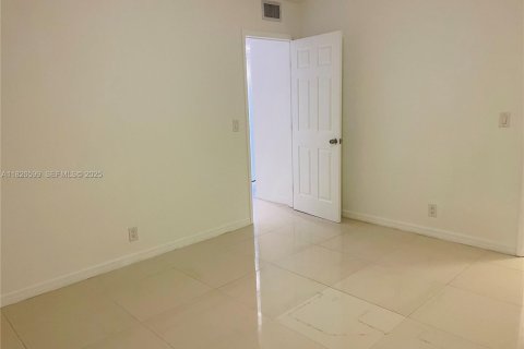 Condominio en alquiler en Hallandale Beach, Florida, 2 dormitorios, 102.19 m2 № 1920888 - foto 23