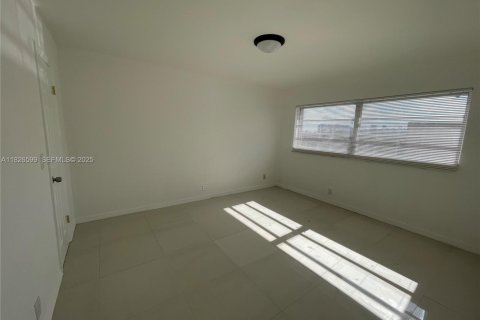 Condominio en alquiler en Hallandale Beach, Florida, 2 dormitorios, 102.19 m2 № 1920888 - foto 16