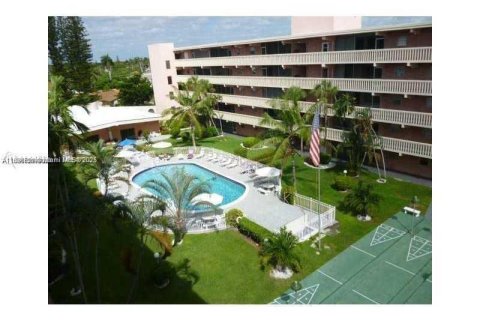 Condominio en alquiler en Hallandale Beach, Florida, 2 dormitorios, 102.19 m2 № 1920888 - foto 14