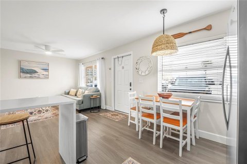 Condo in Daytona Beach, Florida, 2 bedrooms  № 2157934 - photo 9