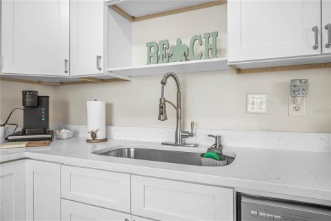 Condo in Daytona Beach, Florida, 2 bedrooms  № 2157934 - photo 8