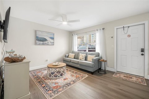 Condo in Daytona Beach, Florida, 2 bedrooms  № 2157934 - photo 5