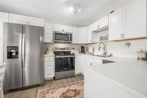 Condo in Daytona Beach, Florida, 2 bedrooms  № 2157934 - photo 10