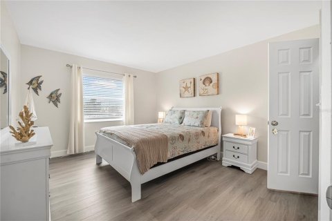 Condo in Daytona Beach, Florida, 2 bedrooms  № 2157934 - photo 12