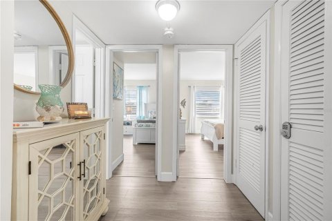 Condo in Daytona Beach, Florida, 2 bedrooms  № 2157934 - photo 11