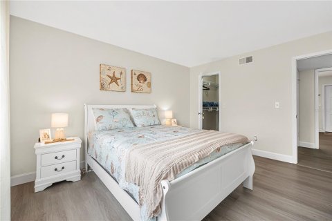 Condo in Daytona Beach, Florida, 2 bedrooms  № 2157934 - photo 13