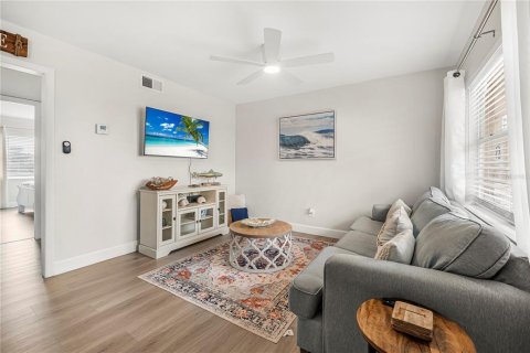 Condo in Daytona Beach, Florida, 2 bedrooms  № 2157934 - photo 6