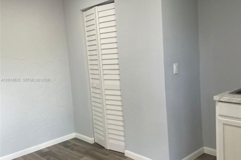 Commercial property in Miami Gardens, Florida 1 bedroom, 231.14 sq.m. № 2076532 - photo 3