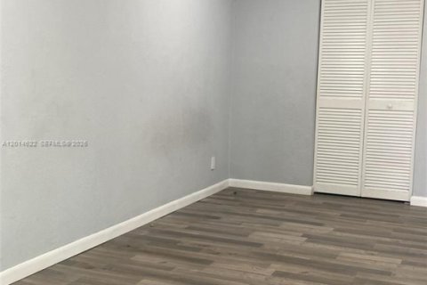 Commercial property in Miami Gardens, Florida 1 bedroom, 231.14 sq.m. № 2076532 - photo 4
