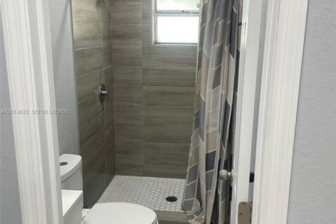 Commercial property in Miami Gardens, Florida 1 bedroom, 231.14 sq.m. № 2076532 - photo 2