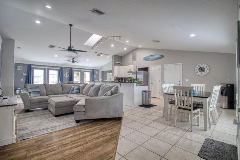 House in Holiday, Florida 3 bedrooms, 204.11 sq.m. № 2285404 - photo 4