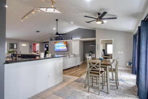House in Holiday, Florida 3 bedrooms, 204.11 sq.m. № 2285404 - photo 11