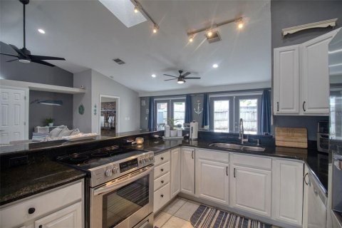 House in Holiday, Florida 3 bedrooms, 204.11 sq.m. № 2285404 - photo 8
