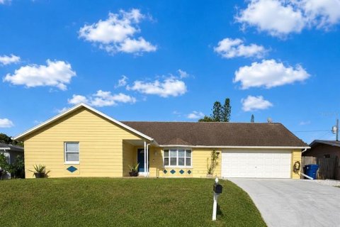 House in Holiday, Florida 3 bedrooms, 204.11 sq.m. № 2285404