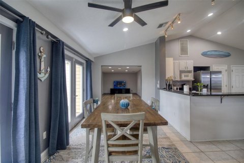 House in Holiday, Florida 3 bedrooms, 204.11 sq.m. № 2285404 - photo 10