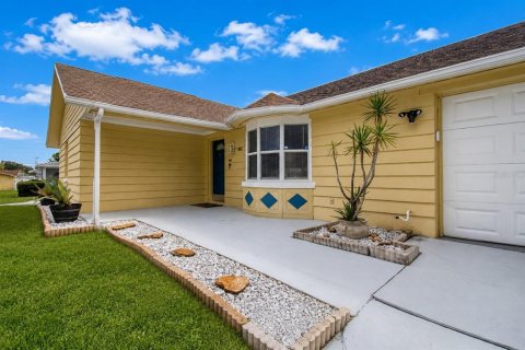 House in Holiday, Florida 3 bedrooms, 204.11 sq.m. № 2285404 - photo 2