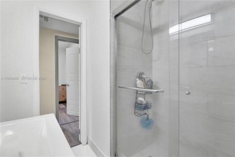 House in Hollywood, Florida 3 bedrooms, 79.06 sq.m. № 2087077 - photo 26