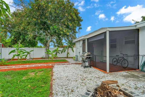 House in Hollywood, Florida 3 bedrooms, 79.06 sq.m. № 2087077 - photo 29
