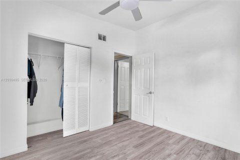 House in Hollywood, Florida 3 bedrooms, 79.06 sq.m. № 2087077 - photo 24