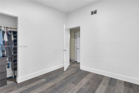 House in Hollywood, Florida 3 bedrooms, 79.06 sq.m. № 2087077 - photo 17