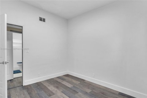 House in Hollywood, Florida 3 bedrooms, 79.06 sq.m. № 2087077 - photo 20
