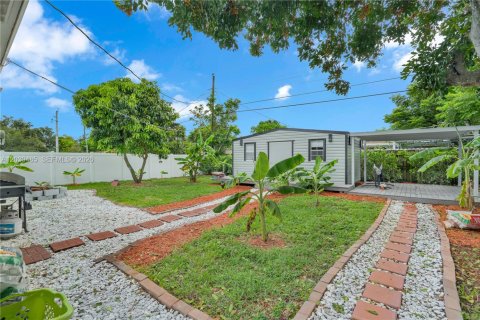 House in Hollywood, Florida 3 bedrooms, 79.06 sq.m. № 2087077 - photo 30