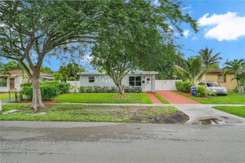House in Hollywood, Florida 3 bedrooms, 79.06 sq.m. № 2087077 - photo 5