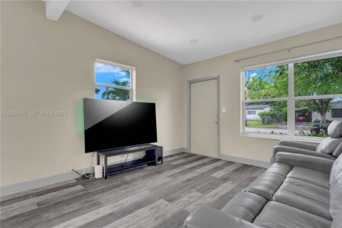 House in Hollywood, Florida 3 bedrooms, 79.06 sq.m. № 2087077 - photo 16