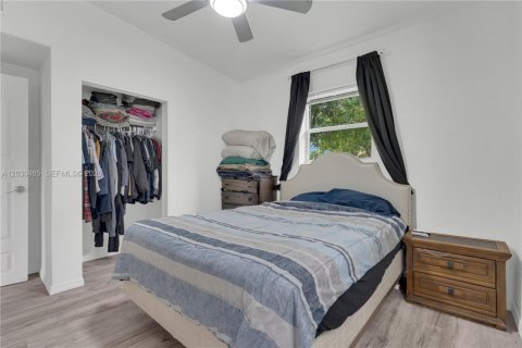 House in Hollywood, Florida 3 bedrooms, 79.06 sq.m. № 2087077 - photo 21
