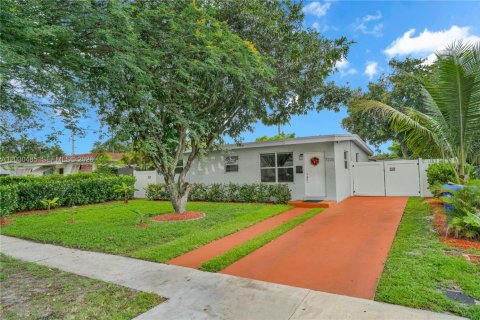 House in Hollywood, Florida 3 bedrooms, 79.06 sq.m. № 2087077 - photo 2