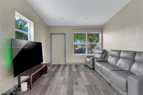 House in Hollywood, Florida 3 bedrooms, 79.06 sq.m. № 2087077 - photo 14