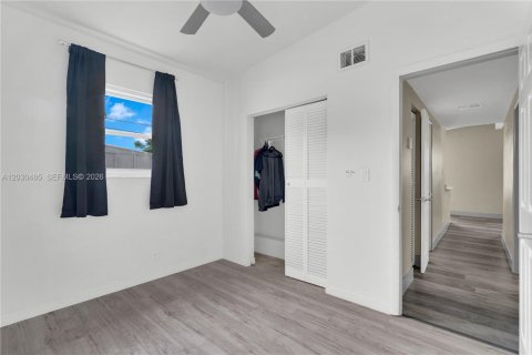 House in Hollywood, Florida 3 bedrooms, 79.06 sq.m. № 2087077 - photo 9