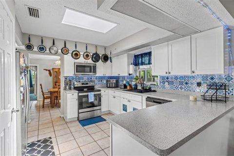 House in Lakeland, Florida 4 bedrooms, 288.28 sq.m. № 2231930 - photo 23