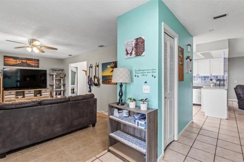 House in Lakeland, Florida 4 bedrooms, 288.28 sq.m. № 2231930 - photo 6